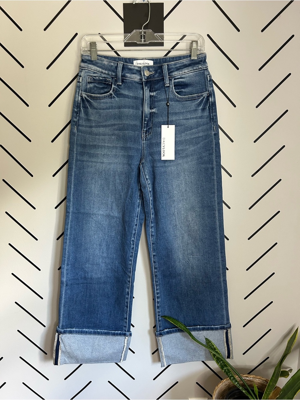NWT Dailylook high-rise medium-blue wide-leg cropped jeans cuffed